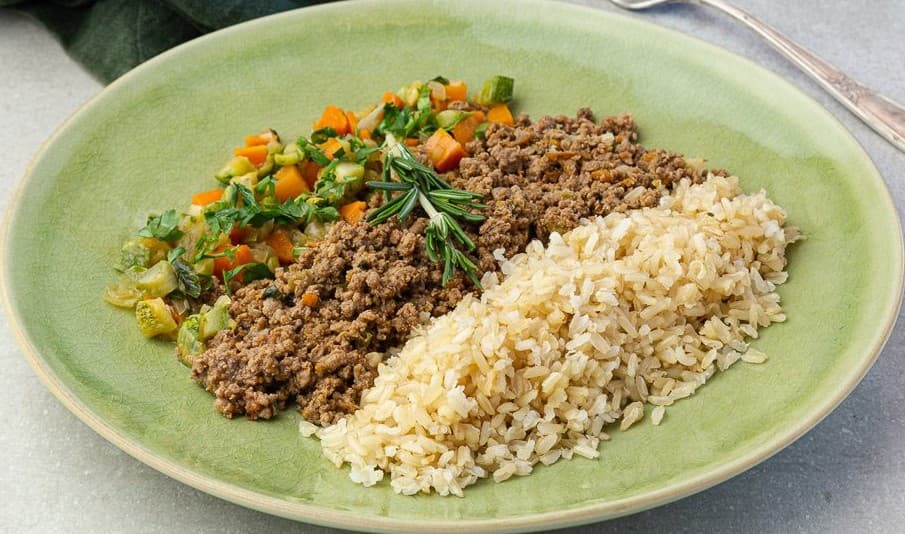 Arroz Integral com Carne Moída e Abobrinha